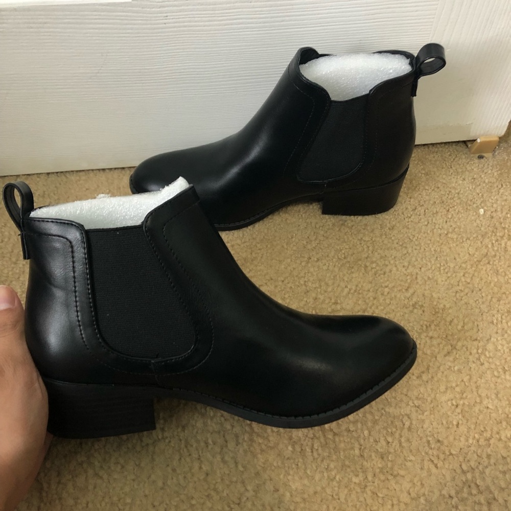 SODA cute black ankle booties